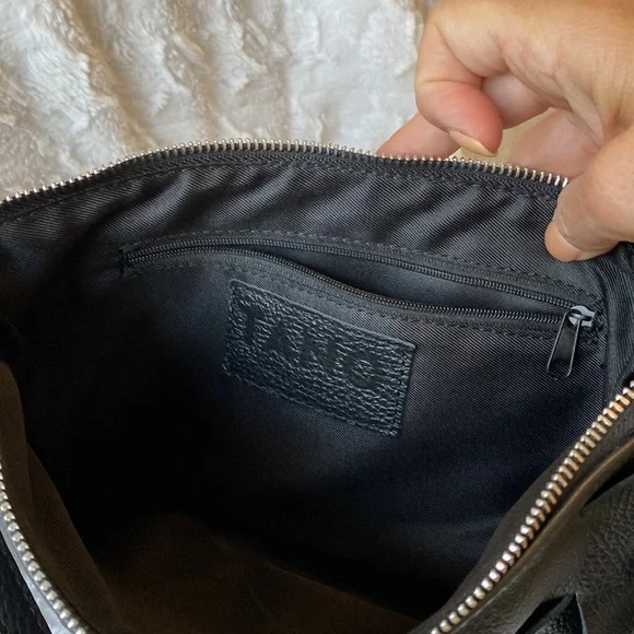 Black leather TANO crossbody purse - Picture 4 of 6